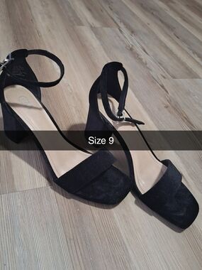 Classic Black Ankle-Strap Block Heel Sandals - Size 9